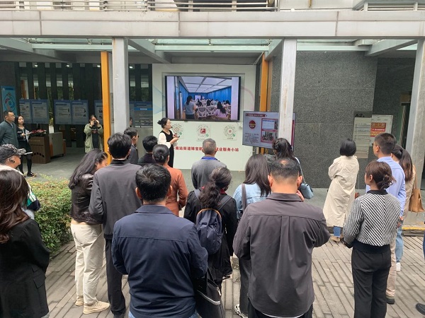 再獲點贊! 成都市委辦公廳、市政府辦公廳和市人社局相關領導一行參訪由瑞方人力打造的全市首個就業小站 第2張