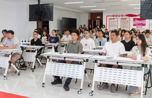 銘記歷史，砥礪前行——瑞方人力組織觀看九三閱兵儀式 第2張