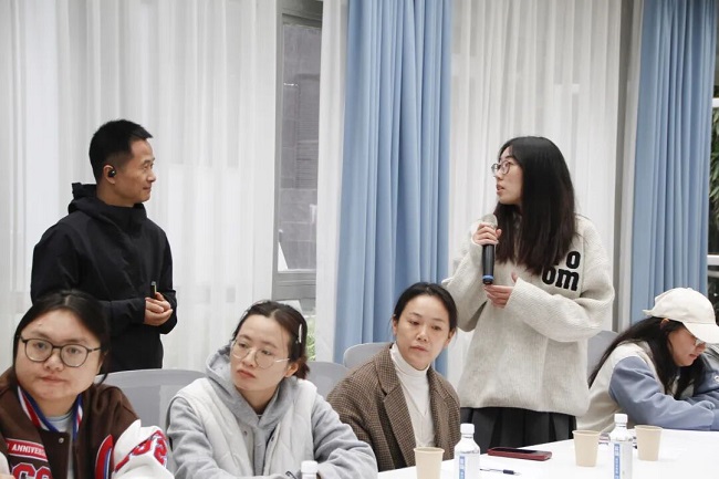 深入一線(xiàn)聽(tīng)民意！成都市人大代表龔曉鷗在火車(chē)南站街道開(kāi)展就業(yè)指導(dǎo)專(zhuān)題分享活動(dòng) 第3張