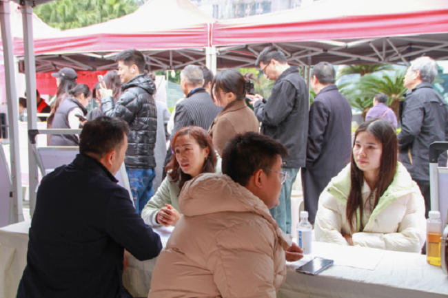 瑞方人力賦能火車南站街道錦官新城社區(qū),讓“家門口”就業(yè)服務(wù)小站更暖心 第2張 瑞方人力賦能火車南站街道錦官新城社區(qū),讓“家門口”就業(yè)服務(wù)小站更暖心 第2張